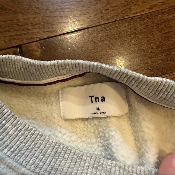 Aritzia TNA grey heathered cropped sweatshirt size medium - Picture 4 of 10